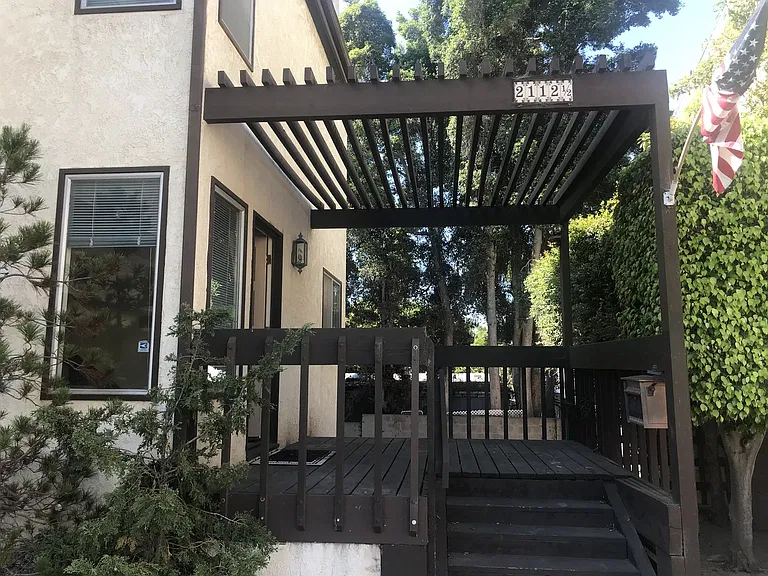 2112 Pullman Ln — Photo 1