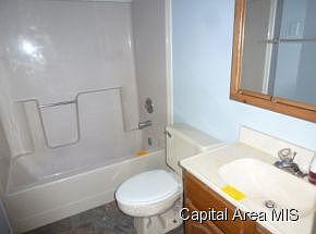 5th image of 800 W Madison St