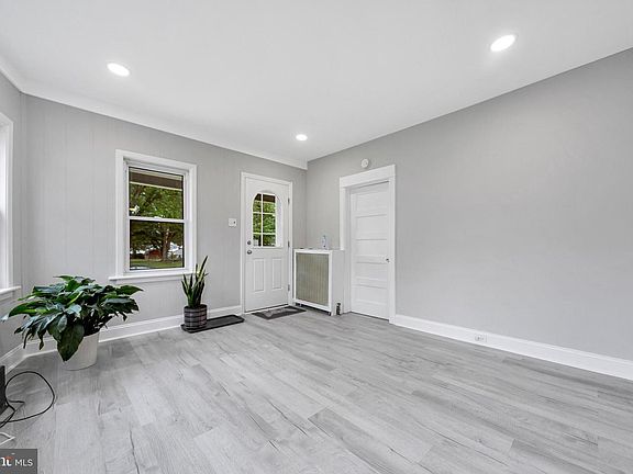 3rd image of 27 Elm Ave