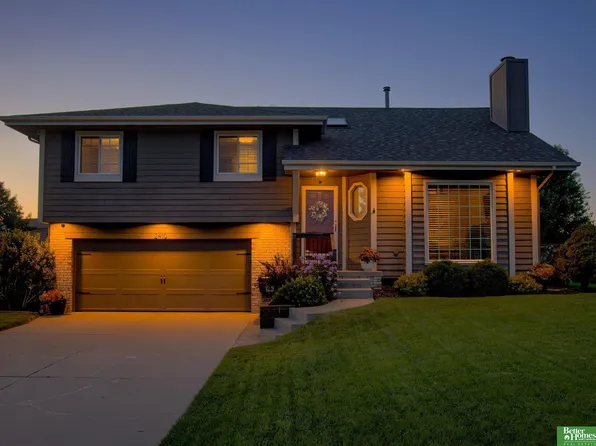 2410 Marilyn Dr, Papillion, NE 68046
