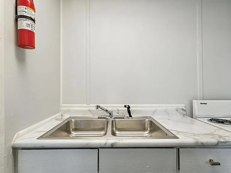 723 W Walnut St #725 — Photo 7