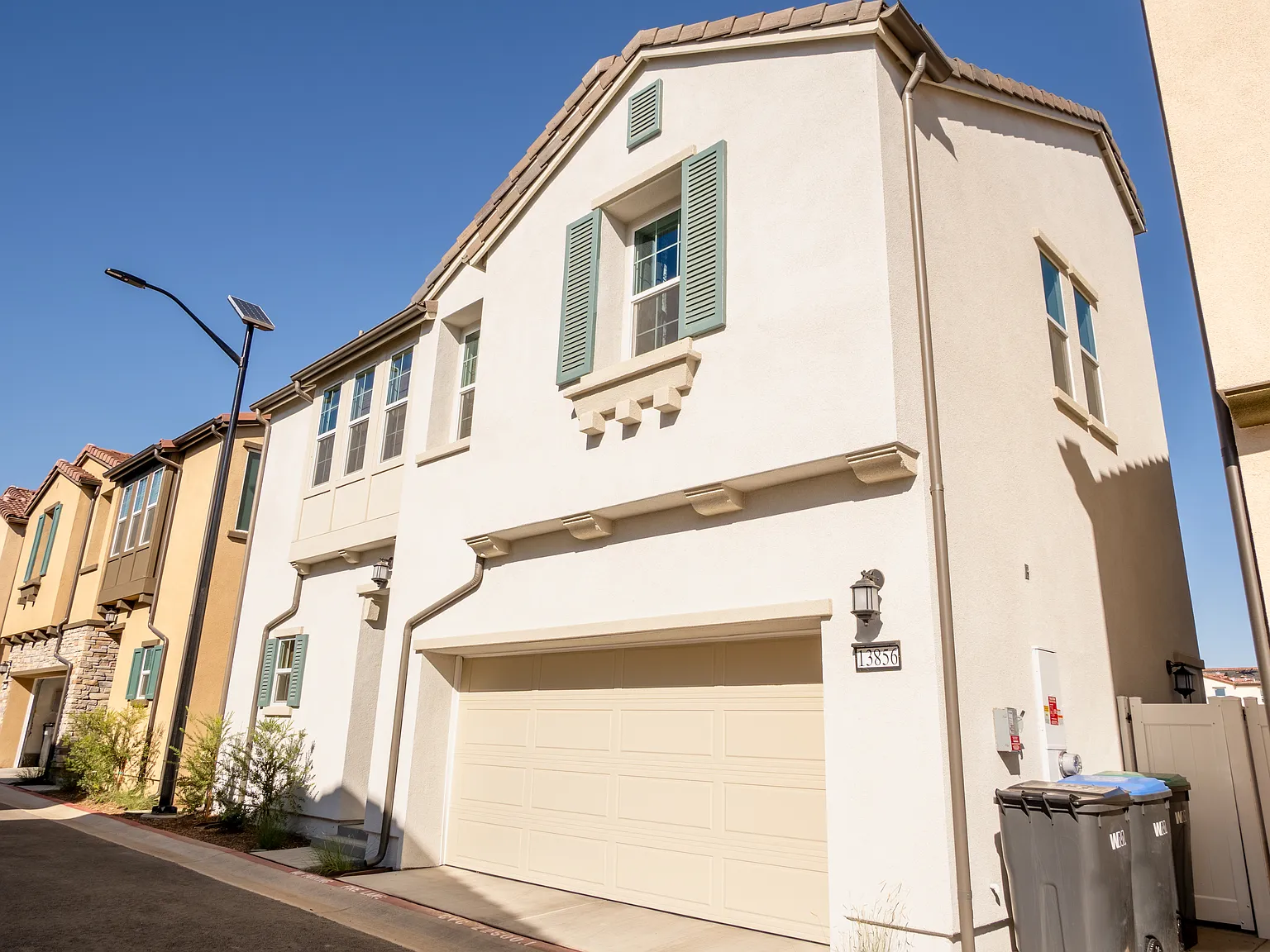 3 bed, 1897 sqft, $5,100 — Photo 1