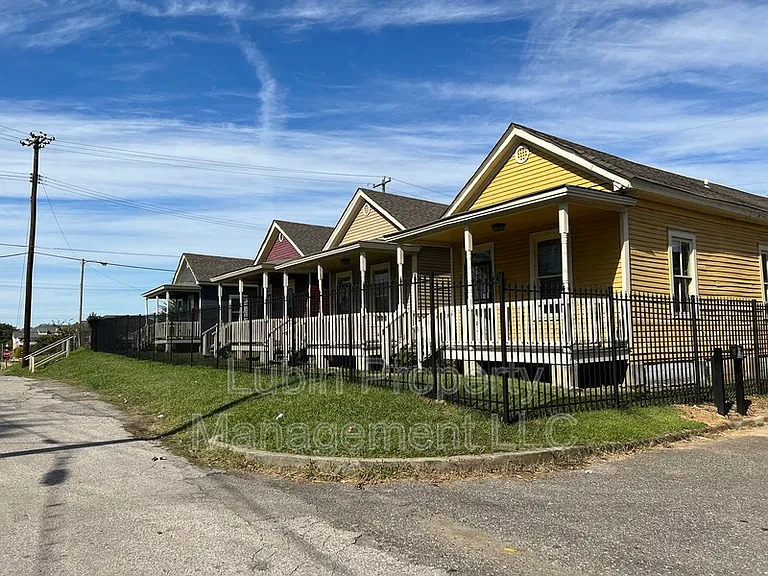 324 Lema Pl — Photo 1