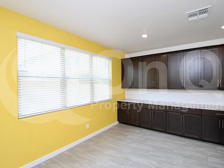 1045 E Thompson Way — Photo 16