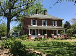 614 N 1st St, Fairfield, IL