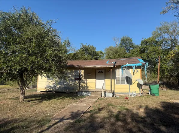310 N Elm St, Mart, TX 76664