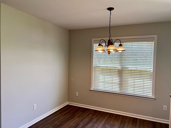 2nd image of 1372 Lovers Ln