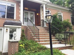 16 Adams Cir, Quincy, MA 02169