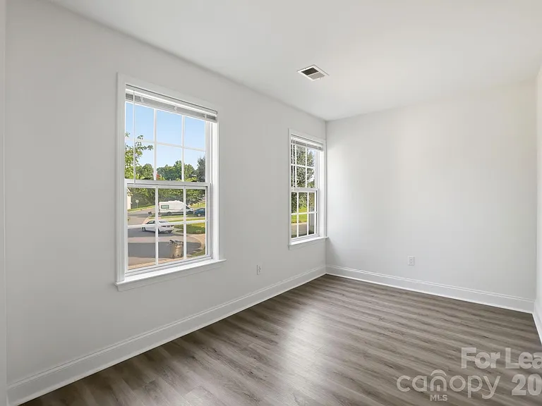 512 Bearbrook Ln — Photo 20