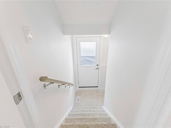 4th image of 123 Maple St