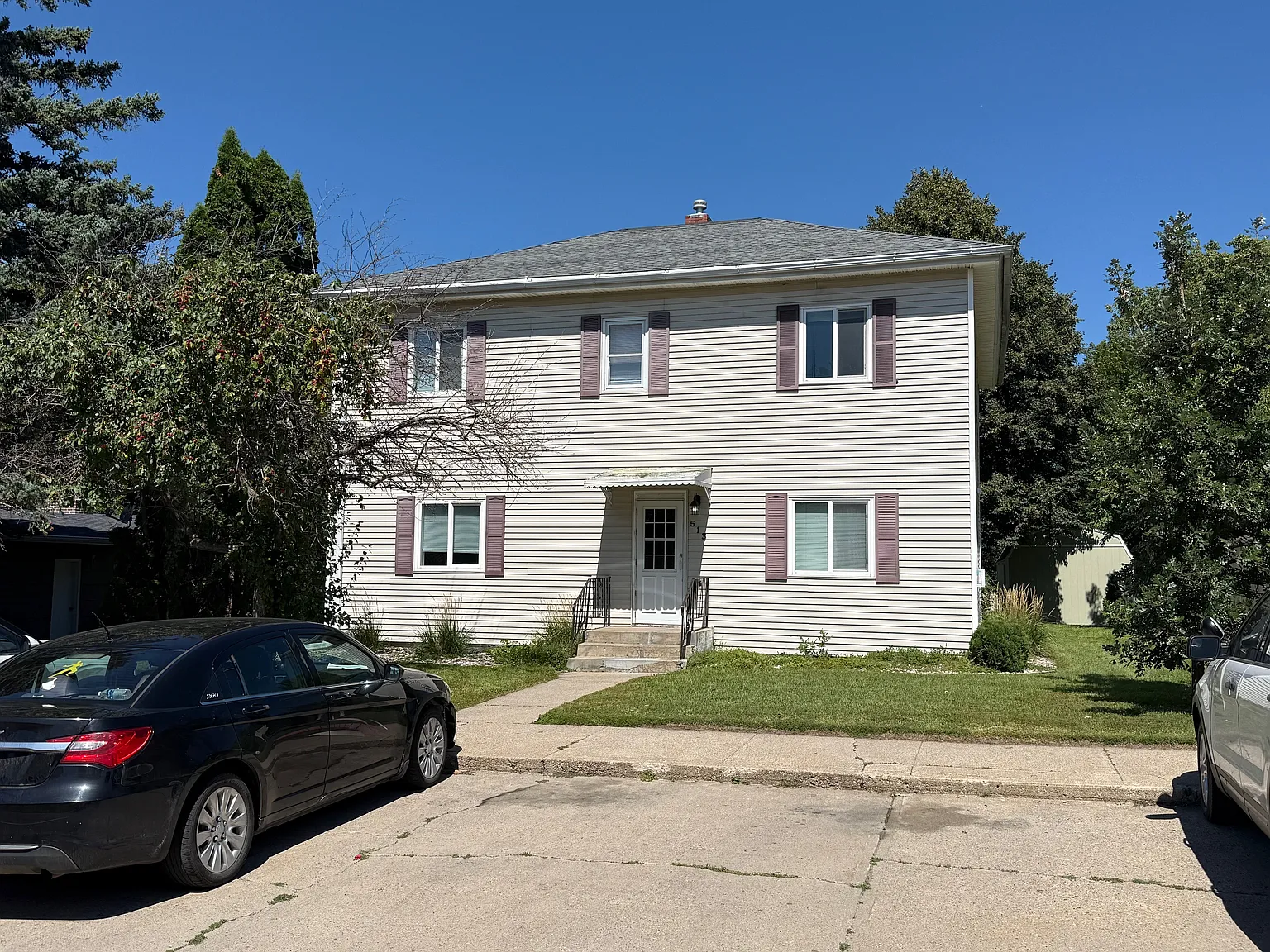 3 bed, 700 sqft, $700 — Photo 1