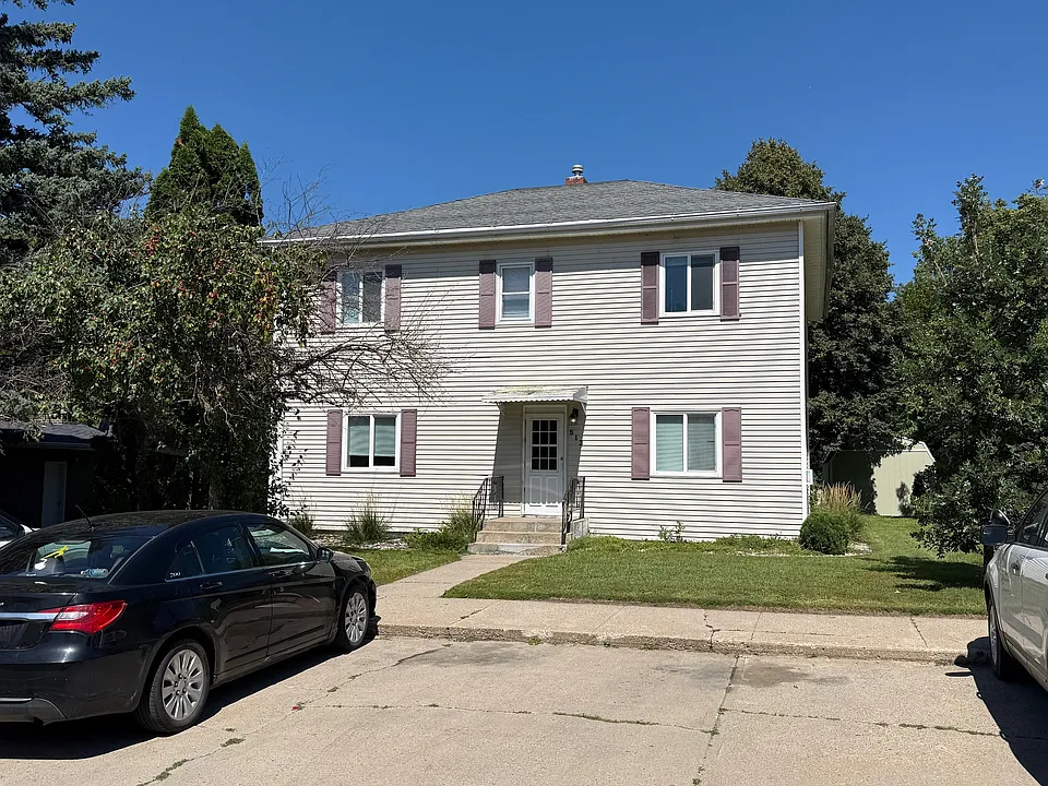 513 Harvey Dunn St #3