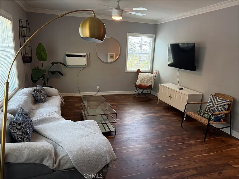 2244 W Adams Blvd #6 — Photo 3