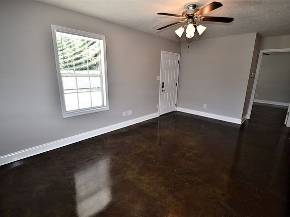 3rd image of 333 Rossview Rd APT A