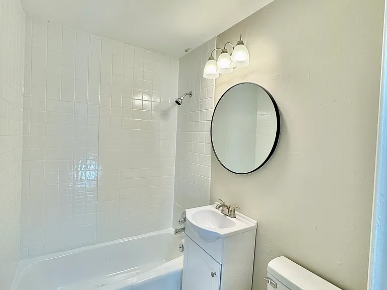 510 Holladay Dr #502 — Photo 9