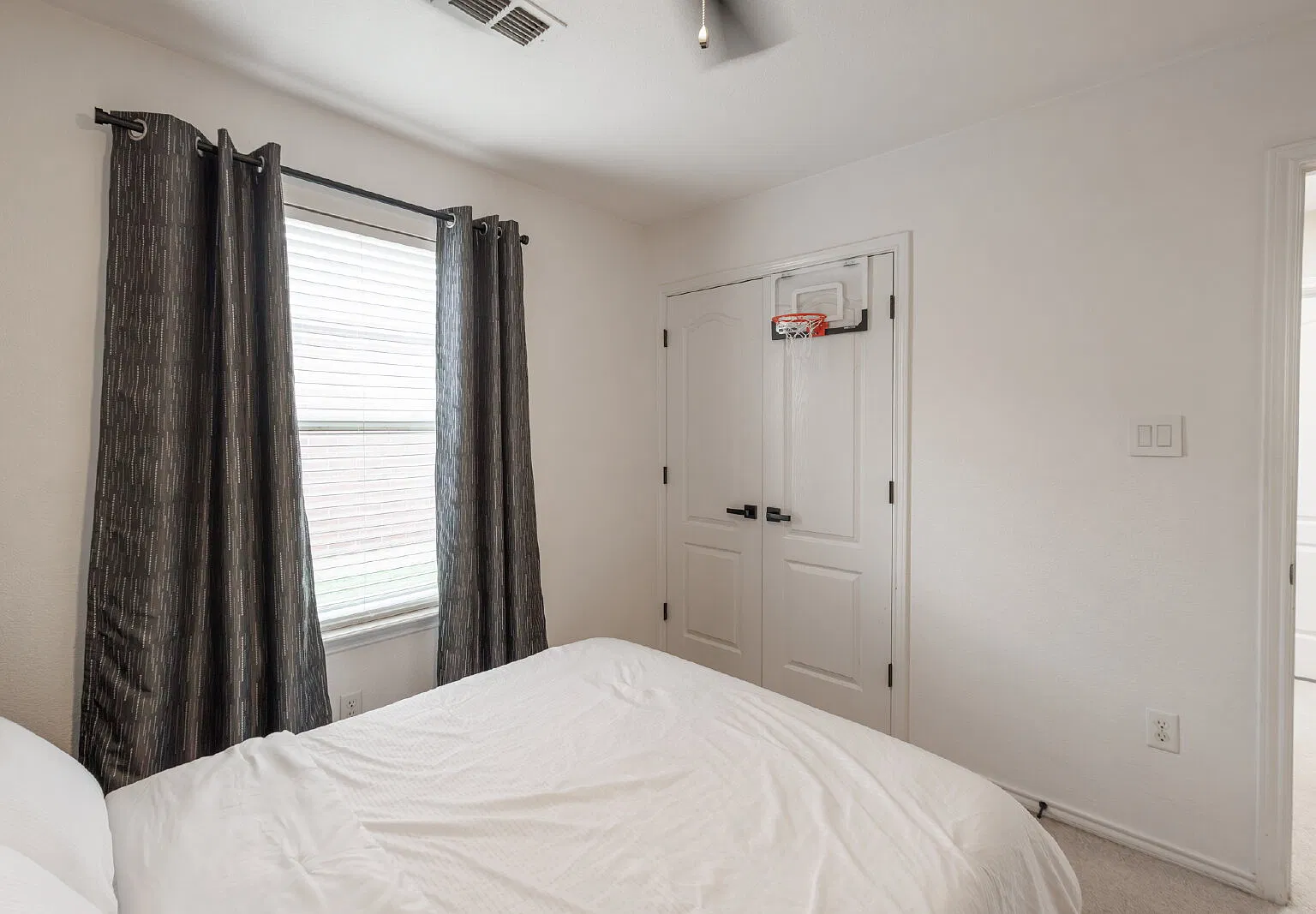 3 bed, 2.0 bath, 1753 sqft, $2,600 — Photo 4
