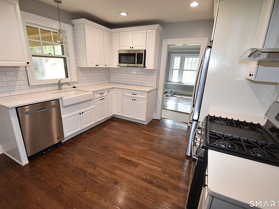 5th image of 880 S Quaker Ln