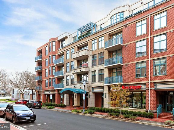 2nd image of 502 W Broad St APT 320