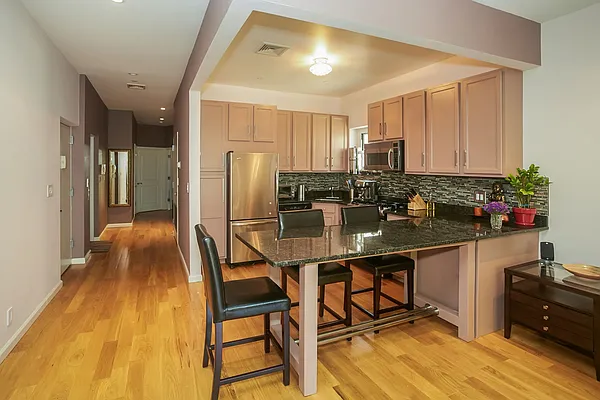 Sold by Remax Edge | media 9