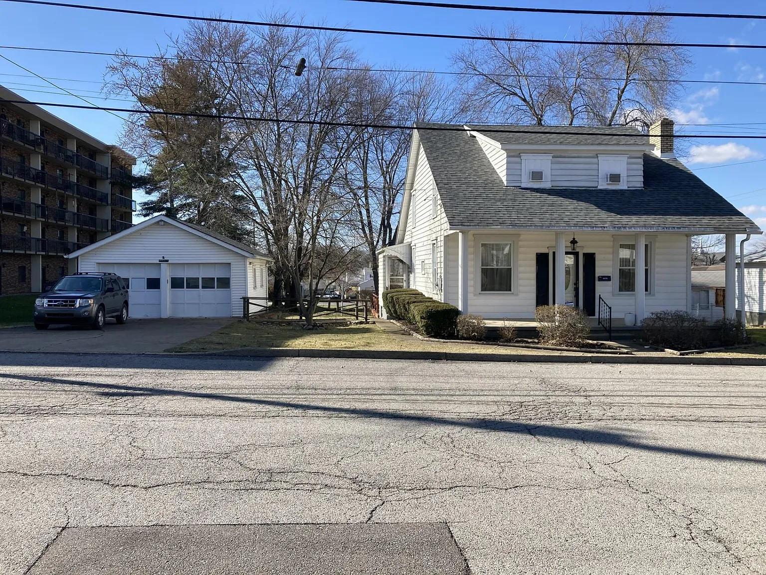 3 bed, 2400 sqft, $2,000 — Photo 1