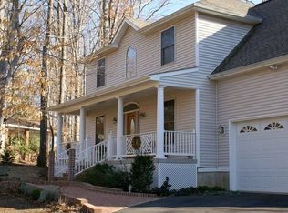 2 Devonshire Dr, Fredericksburg, VA 22401