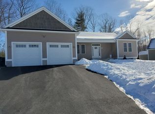 9 Lyon Grn, South Hadley, MA 01075