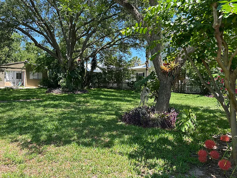 304 Calhoun St — Photo 12