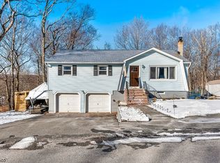 56 Oklahoma Trl, Hopatcong, NJ 07843