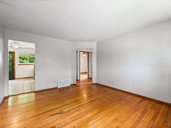400 Dewey St APT A, Grandview, MO 64030