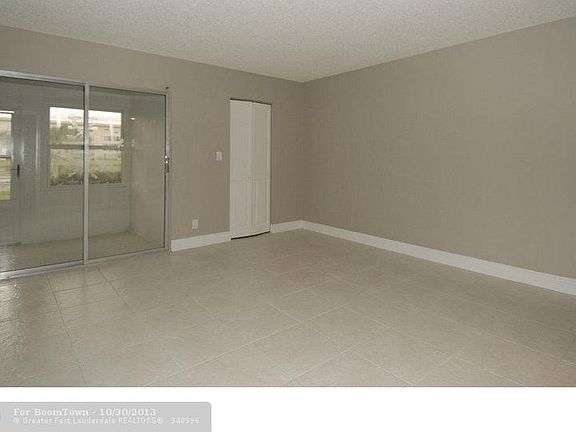 4th image of 2304 Lucaya Ln APT F1