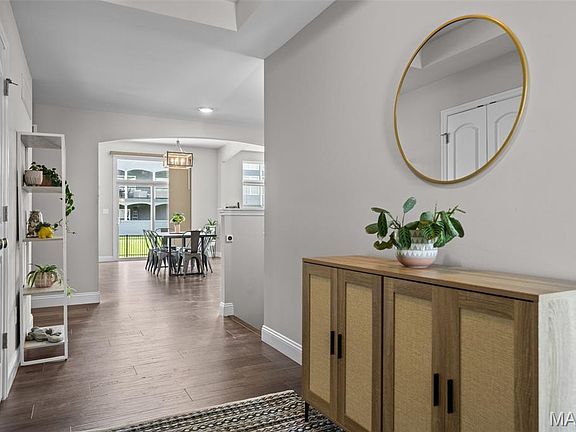 4th image of 862 Topsfield Dr