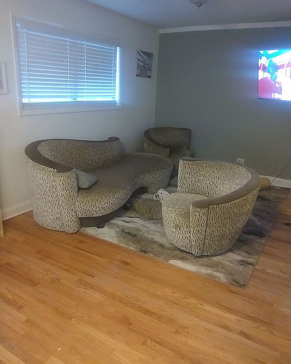 1st image of 301 W Lakeside Dr