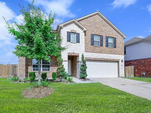 Beautiful curb appeal!