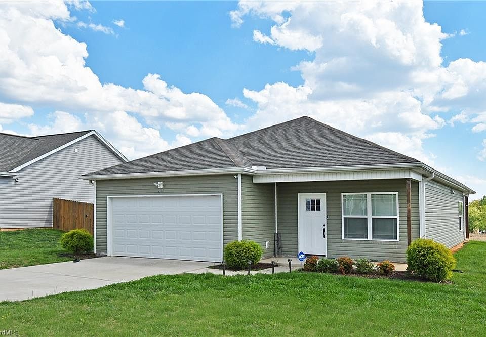 1st image of 2516 Bluebird Ln