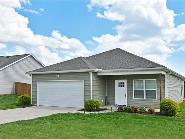 2516 Bluebird Ln, Winston Salem, NC 27106