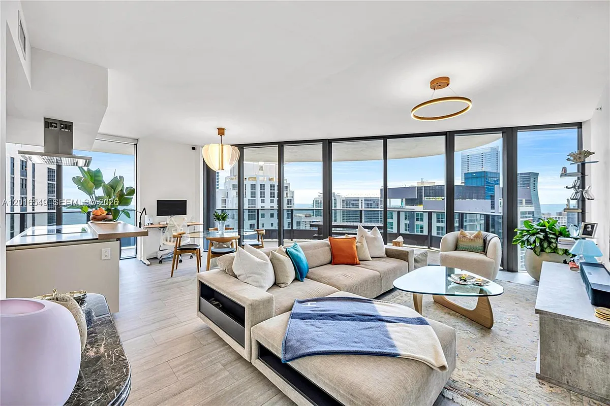 Building Photo - 1000 Brickell Plz #4601