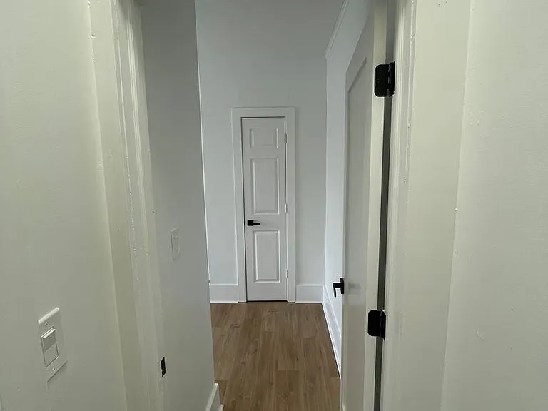 1032 Vaughn St — Photo 36