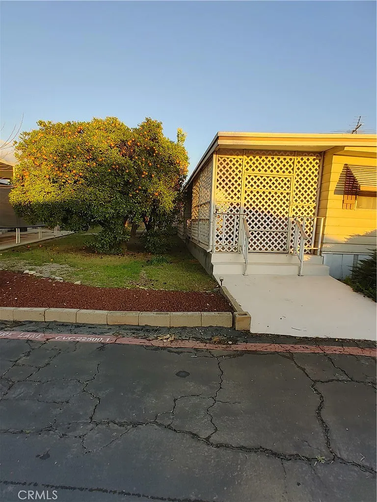 2 bed, 890 sqft, $1,700 — Photo 1