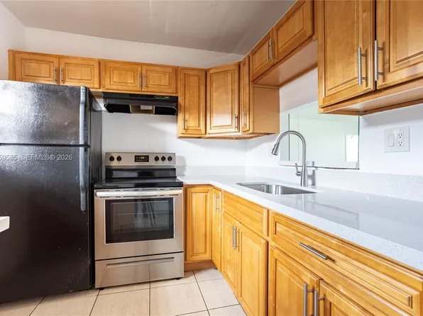 5021 W Oakland Park Blvd APT 204, Lauderdale Lakes, FL 33313