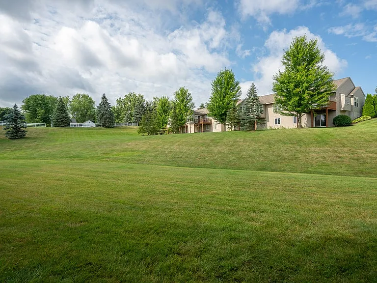 660 Braeside Dr SE — Photo 28