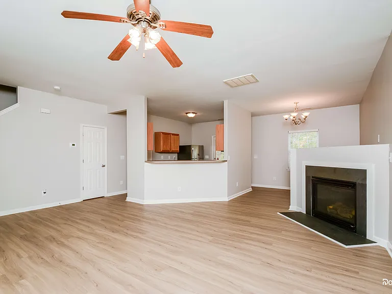 2870 Filbert St — Photo 4