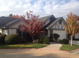 6625 N Seedlescombe Dr, Fresno, CA