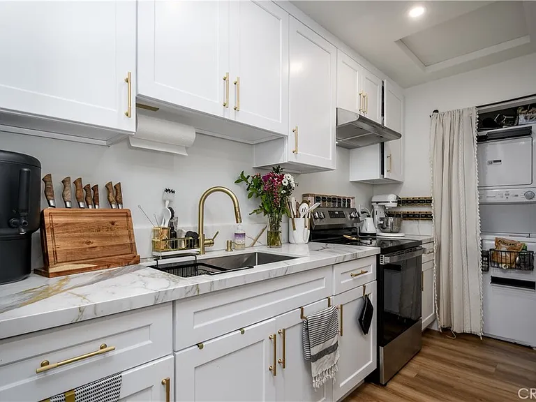 8966A Gunn Ave — Photo 7