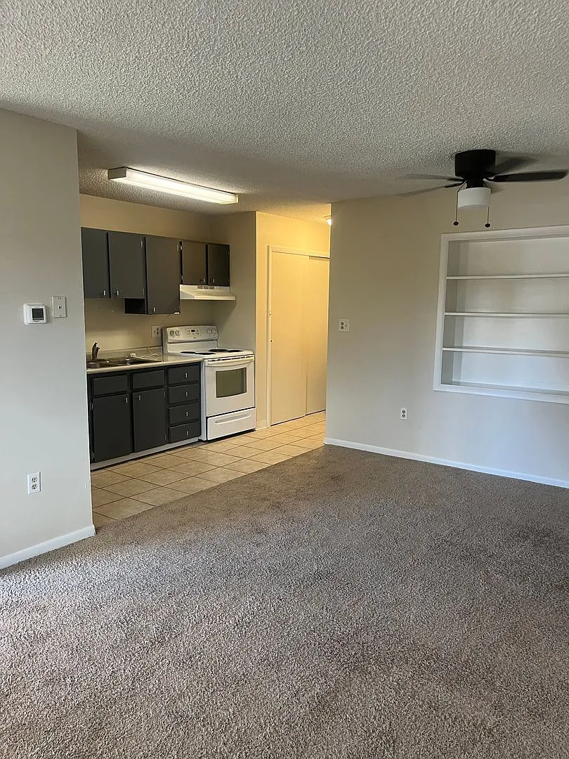 Building Photo - 5504 Huron St #4
