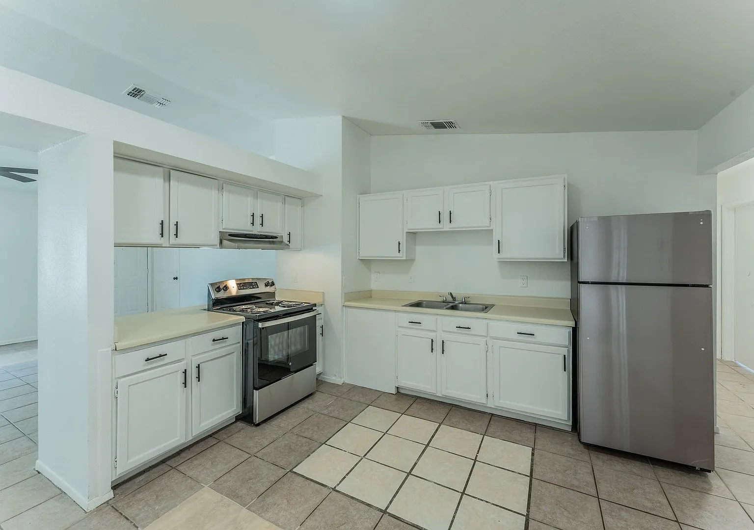 4 Bed / 2 Bath Home - Northeast San Antonio — Photo 3