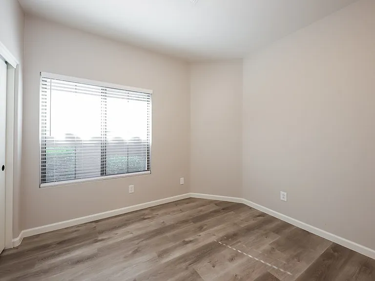 3453 W Webster Ct — Photo 15