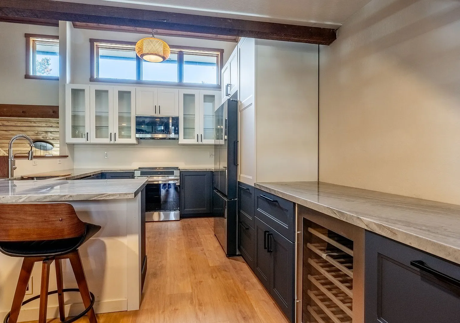 Spacious Snowcreek III Condo Winter Rental — Photo 2