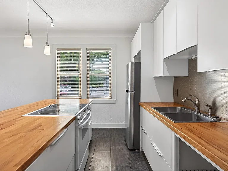 144 8th Ave S #1 — Photo 12