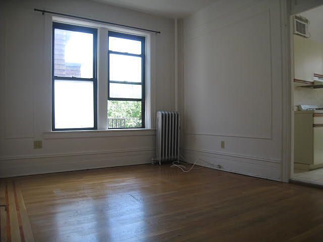 1st image of 2307 32nd St APT 4B