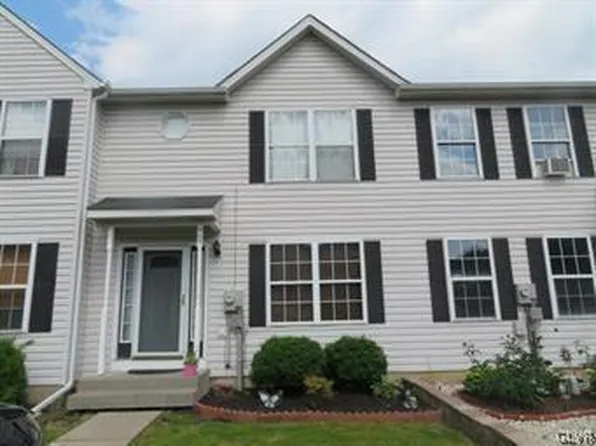 957 Ramblewood Ln, Freemansburg, PA 18017